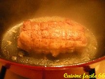 Rôti de bœuf en cocotte aux champignons de Paris, échalotes